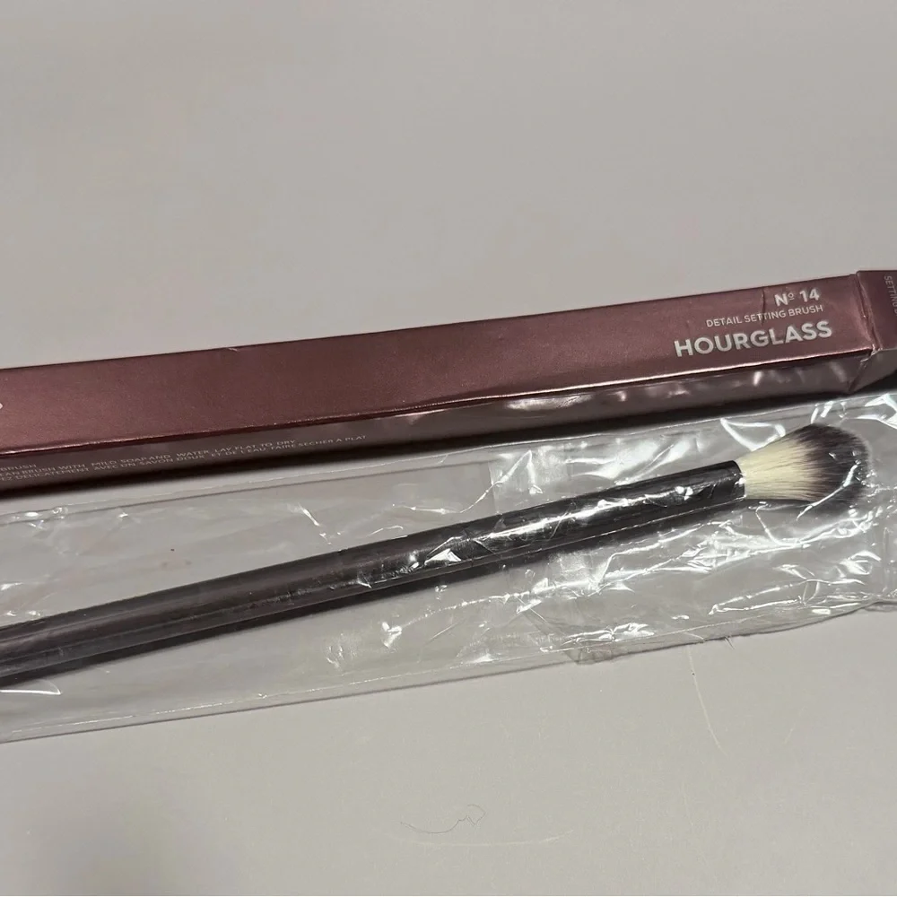 Hourglass Nº 14 DETAIL SETTING BRUSH